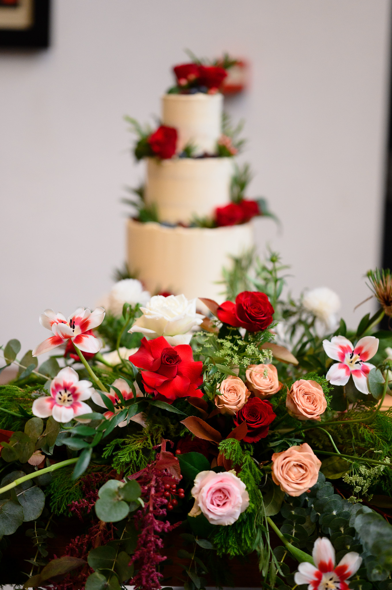 christmas themed wedding reception the siam hotel bangkok thailand destination wedding planner florist luxury wedding cake